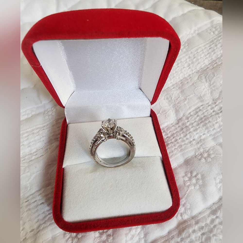 Elegant Silver Ring with Clear Stone Size 5